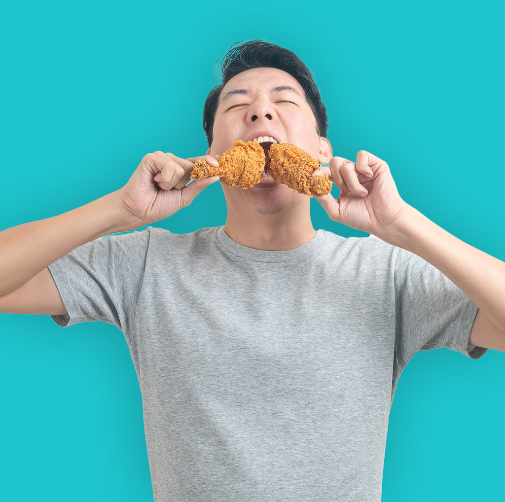 Ảnh ăn gà với răng được điều trị tại Nha khoa Cẩm Tú Nha khoa Quận 1 