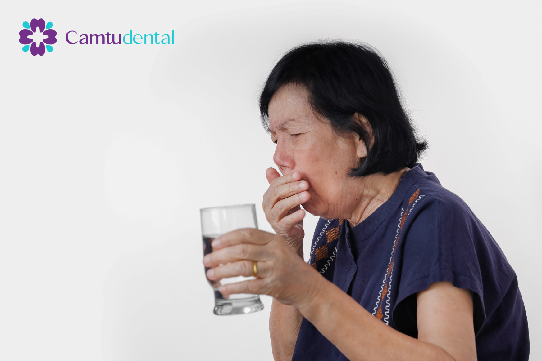 elderly woman choking water drink after take medicine isolated white edited - Vì sao răng bị ê buốt sau khi bọc sứ? Làm sao để khắc phục - Hệ thống Nha khoa Cẩm Tú