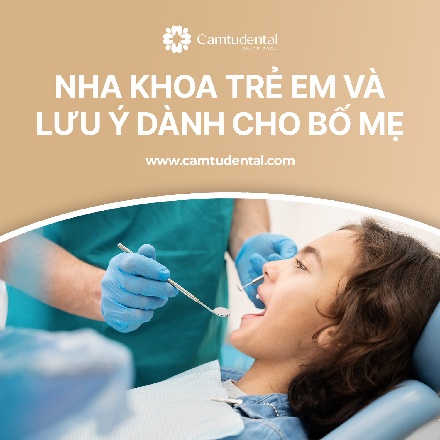 Cô gái đang được khám răng tại nha khoa cẩm tú quận 1