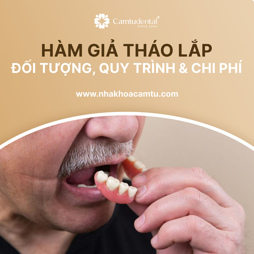 người đàn ông đang tháo hàm giả tháo lắp