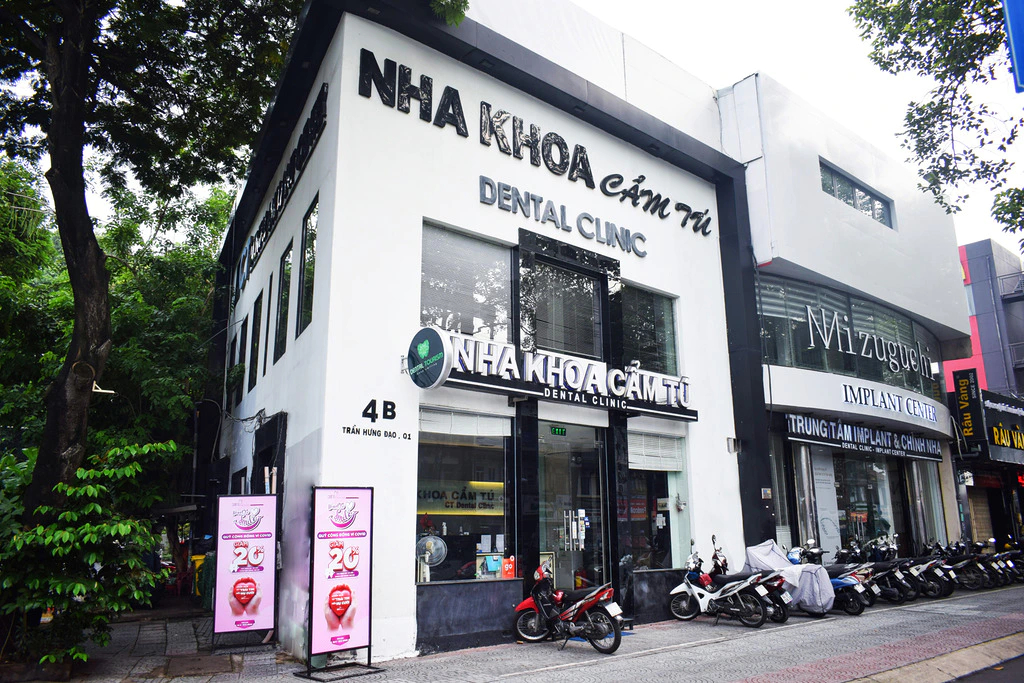 mặt tiền nha khoa cẩm tú quận 1